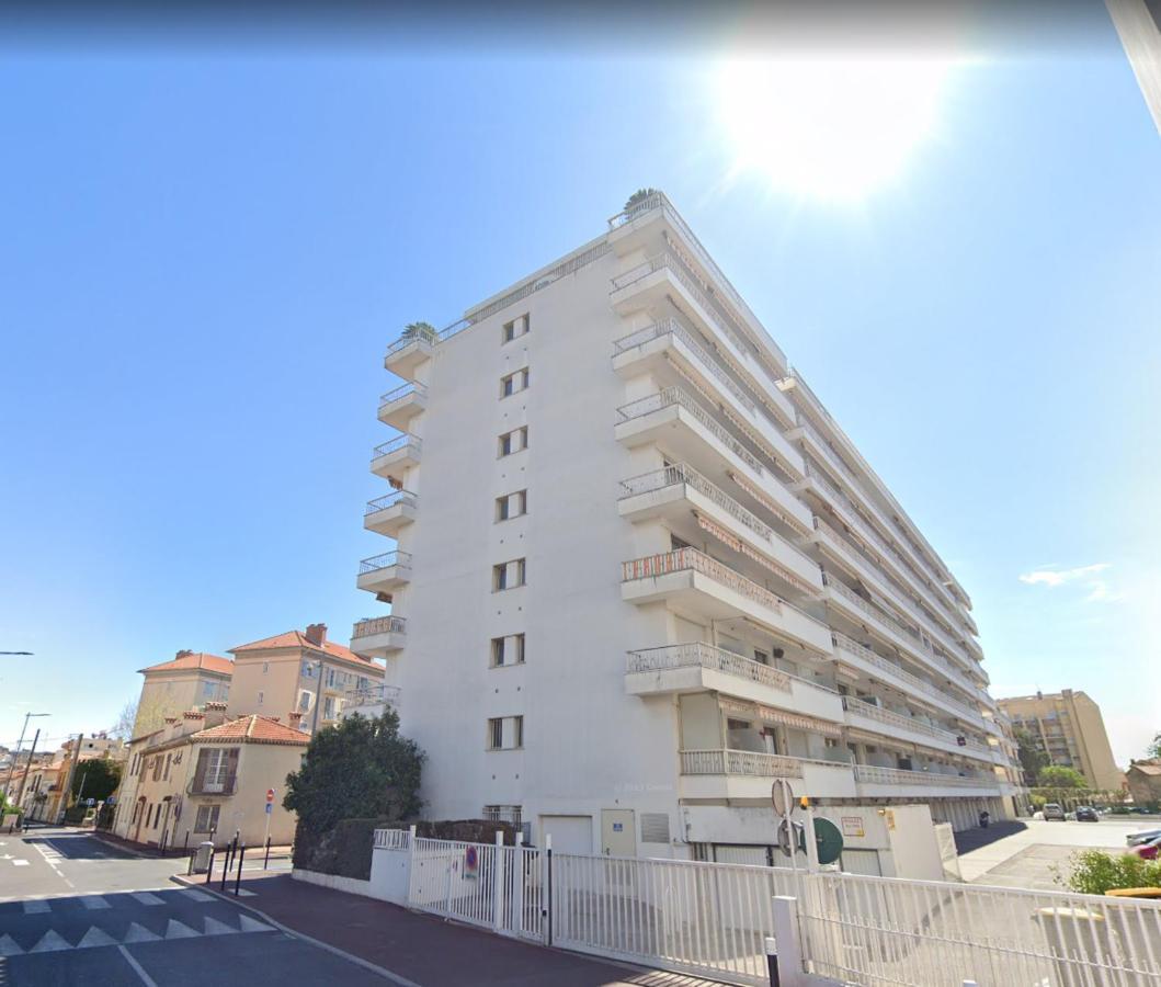 Proche Avec Grand Balcon